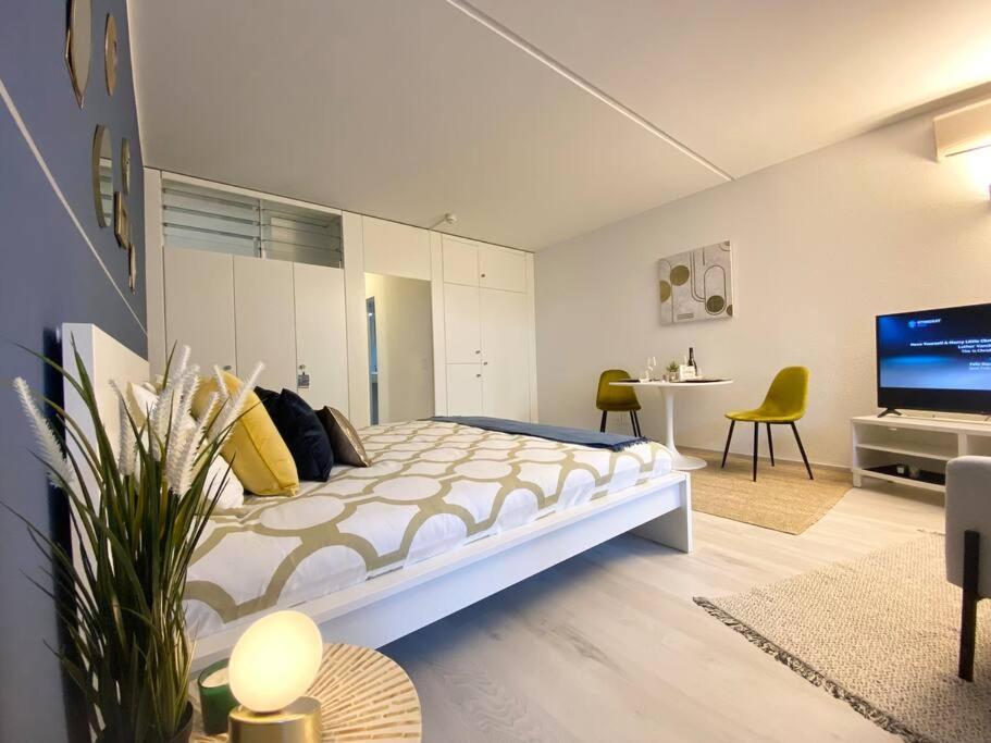 Luganersee, Pool, Strand, Parkplatz, Suite Bissone Exterior foto