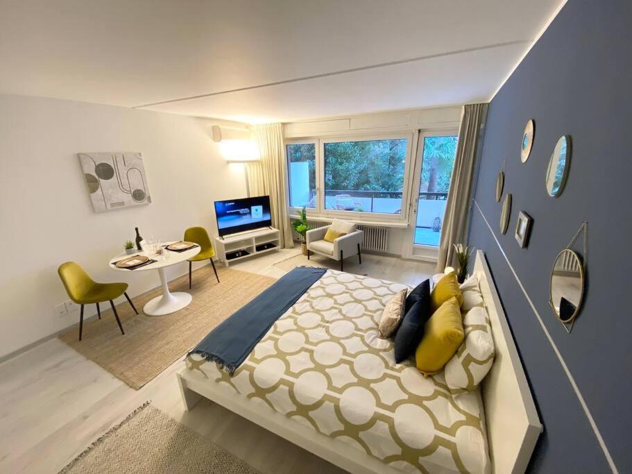 Luganersee, Pool, Strand, Parkplatz, Suite Bissone Exterior foto