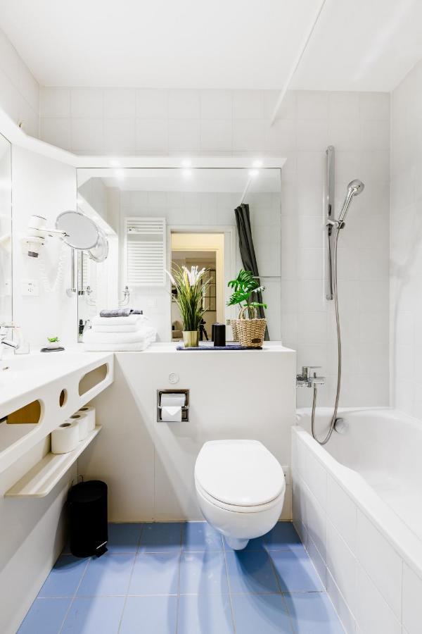 Luganersee, Pool, Strand, Parkplatz, Suite Bissone Exterior foto