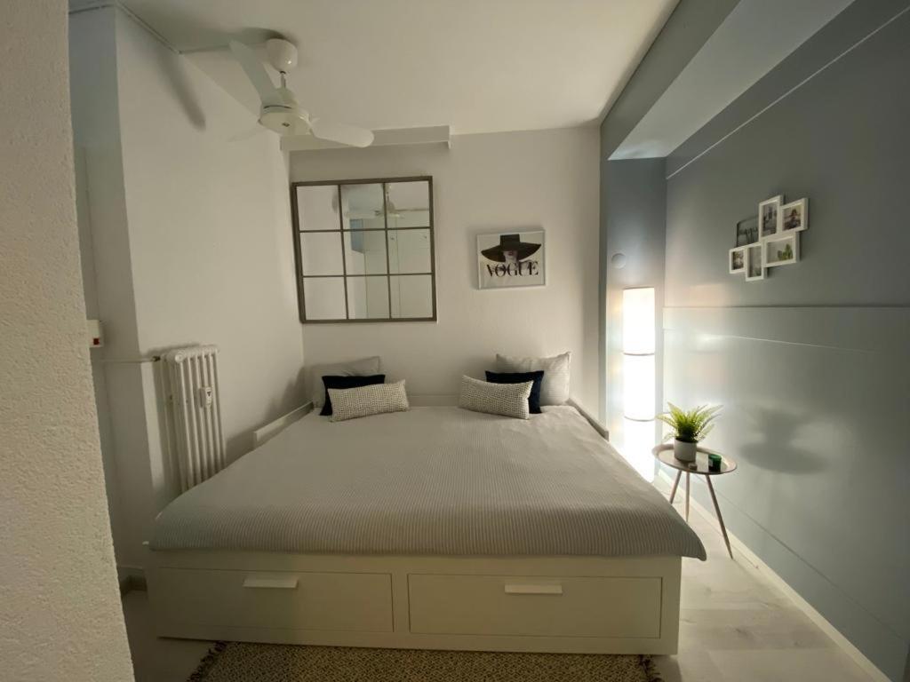 Luganersee, Pool, Strand, Parkplatz, Suite Bissone Exterior foto